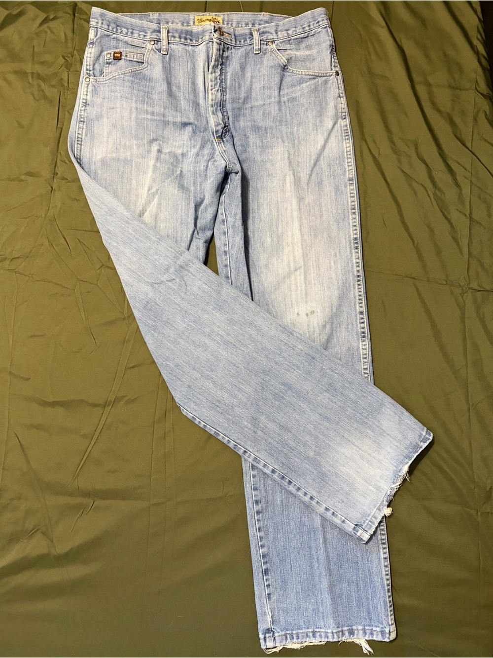 Men’s Wrangler Light Wash Straight Leg Jeans